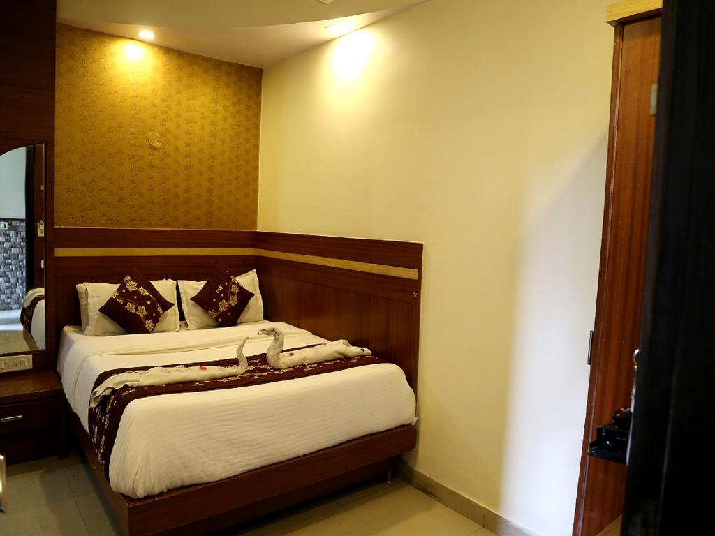Hotel Shivam International - A Well Hygiene Property All Staff Vaccinated " New Delhi Bagian luar foto